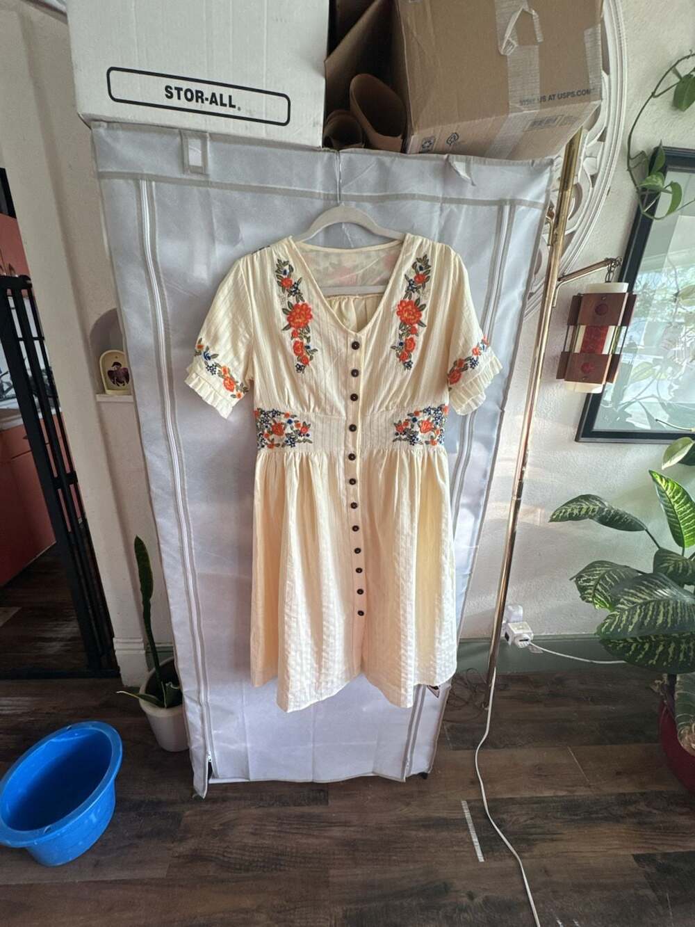 Size Medium Retro Stage Pure Cotton Beige V-Neck Floral Embroidered Dress NWT